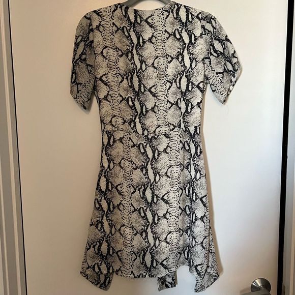 Misguided Black and White Snakeprint Mini Dress Size 8 - Picture 7 of 9